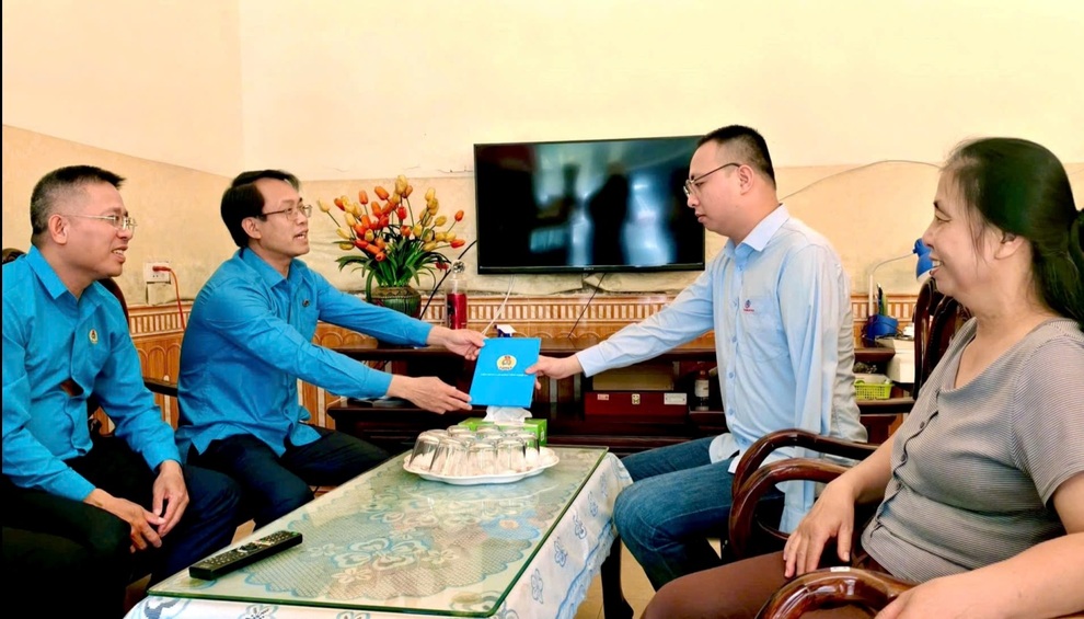 Chia sẻ rủi ro, giảm bớt khó khăn cho người lao động - 1