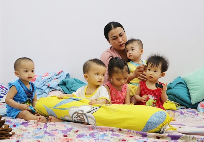 Người mẹ đặc biệt của những đứa trẻ bị cha mẹ ruột chối bỏ: Lỡ nhận làm con rồi, mình đâu nỡ đưa lại vô viện mồ côi - Ảnh 13. Người mẹ đặc biệt của những đứa trẻ bị cha mẹ ruột chối bỏ: Lỡ nhận làm con rồi, mình đâu nỡ đưa lại vô viện mồ côi - Ảnh 13.
