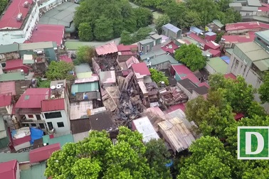 Toàn cảnh dãy nhà cháy rụi bên đường Đê La Thành nhìn từ trên cao