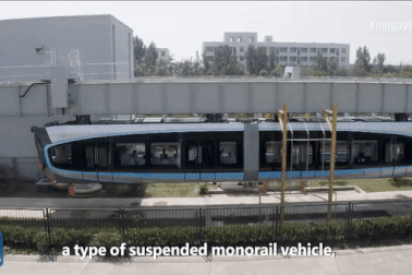 Tàu treo điện trên đường ray "treo ngược" đầu tiên của Trung Quốc hoạt động