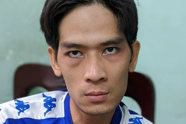 Cầm mã tấu chém bảo vệ, cướp xe máy trong khu công nghiệp