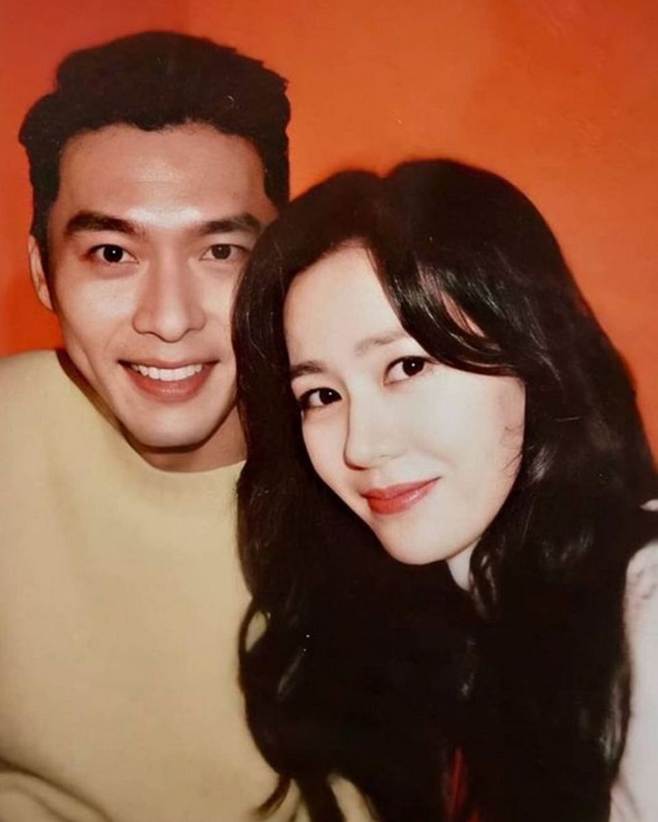 Huyn Bin và Son Ye Jin lại chiếm sóng mạng xã hội vì ảnh tình bể tình - 1 Huyn Bin và Son Ye Jin lại chiếm sóng mạng xã hội vì ảnh tình bể tình - 1