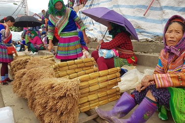 Nét nguyên sơ mang đậm bản sắc dân tộc ở phiên chợ lớn nhất Tây Bắc