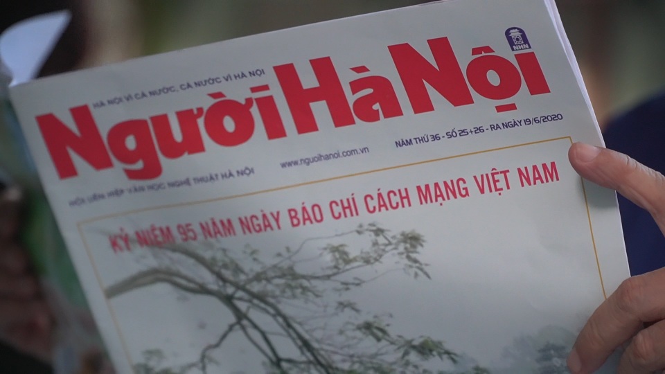 Vì sao người Hà Nội vẫn chọn báo giấy là thức quà sáng đặc biệt? - 5 Vì sao người Hà Nội vẫn chọn báo giấy là thức quà sáng đặc biệt? - 5