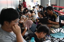 Fan cãi vã, 2 ngày xếp hàng ngoài đường vẫn không thể mua vé xem Taylor Swift