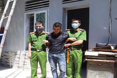 Đang đi giao 1kg ma túy thì bị bắt