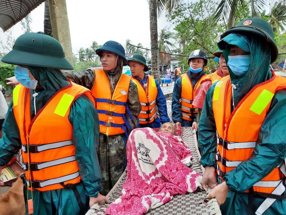 Hội An chèn chống di tích, nhà cổ trước khi bão 13 đổ bộ - 3 Hội An chèn chống di tích, nhà cổ trước khi bão 13 đổ bộ - 3