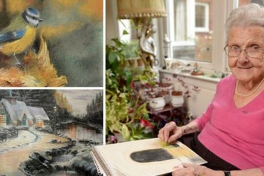 Mù mắt vẫn vẽ tranh, cụ bà 95 tuổi tạo ra toàn tuyệt phẩm