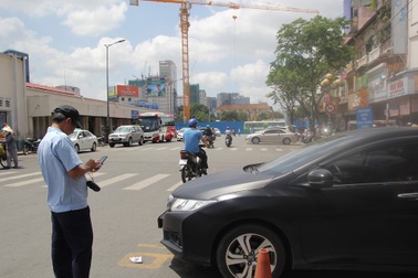 Lãnh đạo TPHCM thúc phạt nguội xe ô tô “trốn” phí đỗ xe