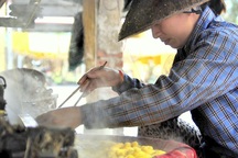 Về Nam Định ghé làng ươm tơ bằng tay nổi tiếng nhất Việt Nam