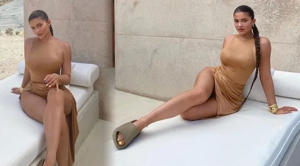 Kylie Jenner mặc váy bó, lái xe triệu đô ra phố - 10 Kylie Jenner mặc váy bó, lái xe triệu đô ra phố - 10