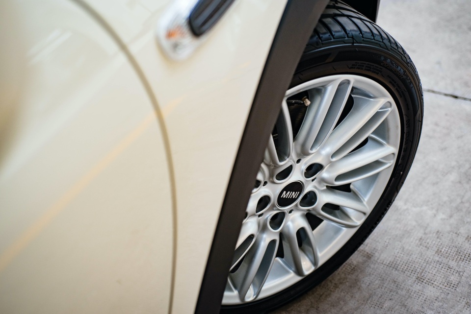 Mini Cooper và One có bản nâng cấp: Xe nhỏ cho nhà giàu Việt - 4 Mini Cooper và One có bản nâng cấp: Xe nhỏ cho nhà giàu Việt - 4