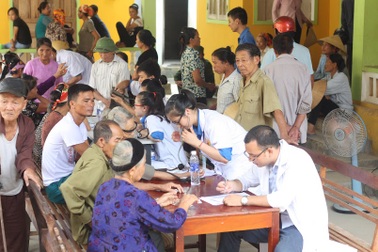 SVTN Y dược học Cổ truyền khám, chữa bệnh, phát thuốc miễn phí