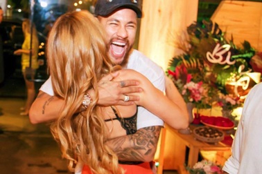 Neymar nhận “cơn mưa” lời chúc từ các "bóng hồng" trong ngày sinh nhật