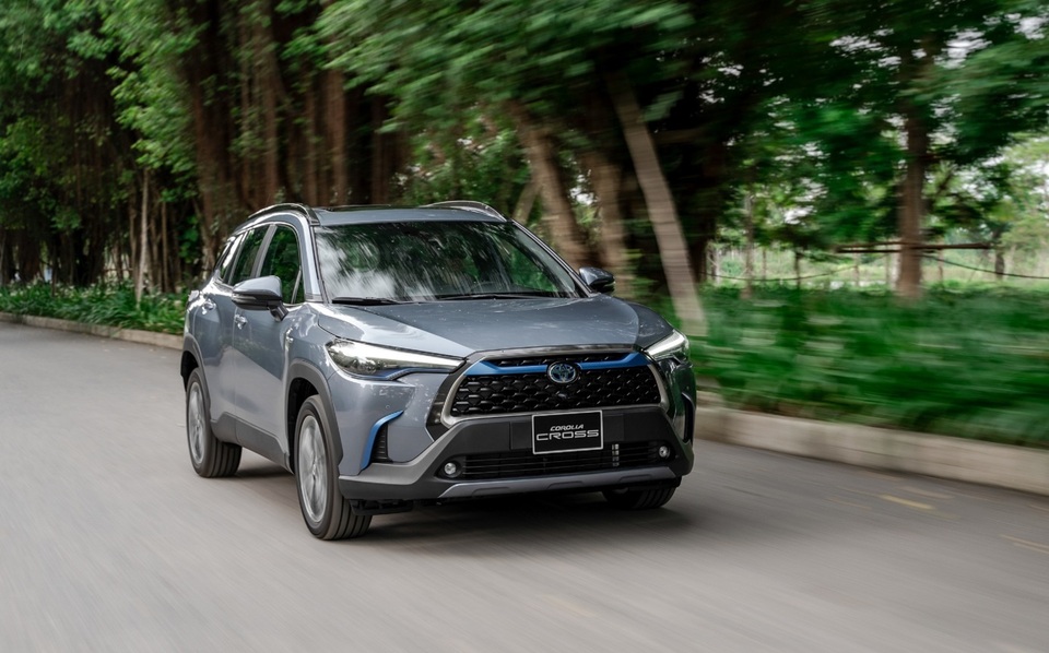 Toyota ra mắt mẫu xe Hybrid đầu tiên trên thị trường Việt Nam - 3 Toyota ra mắt mẫu xe Hybrid đầu tiên trên thị trường Việt Nam - 3