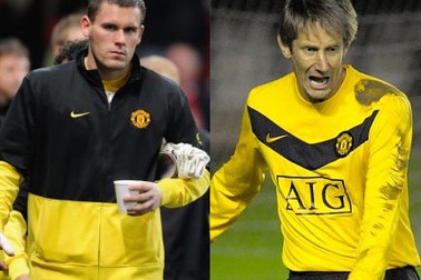 Van der Sar tái xuất sớm để “cứu rỗi” MU