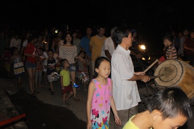 Rước đèn Trung thu trong thời tiết đẹp