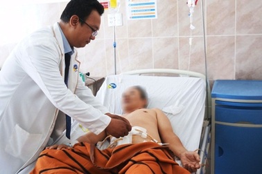 Cắt 60cm ruột non, tạo hình bàng quang bị u ác tính