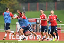 Cầu thủ Bayern Munich vẫn vui vẻ dù HLV Ancelotti bị sa thải