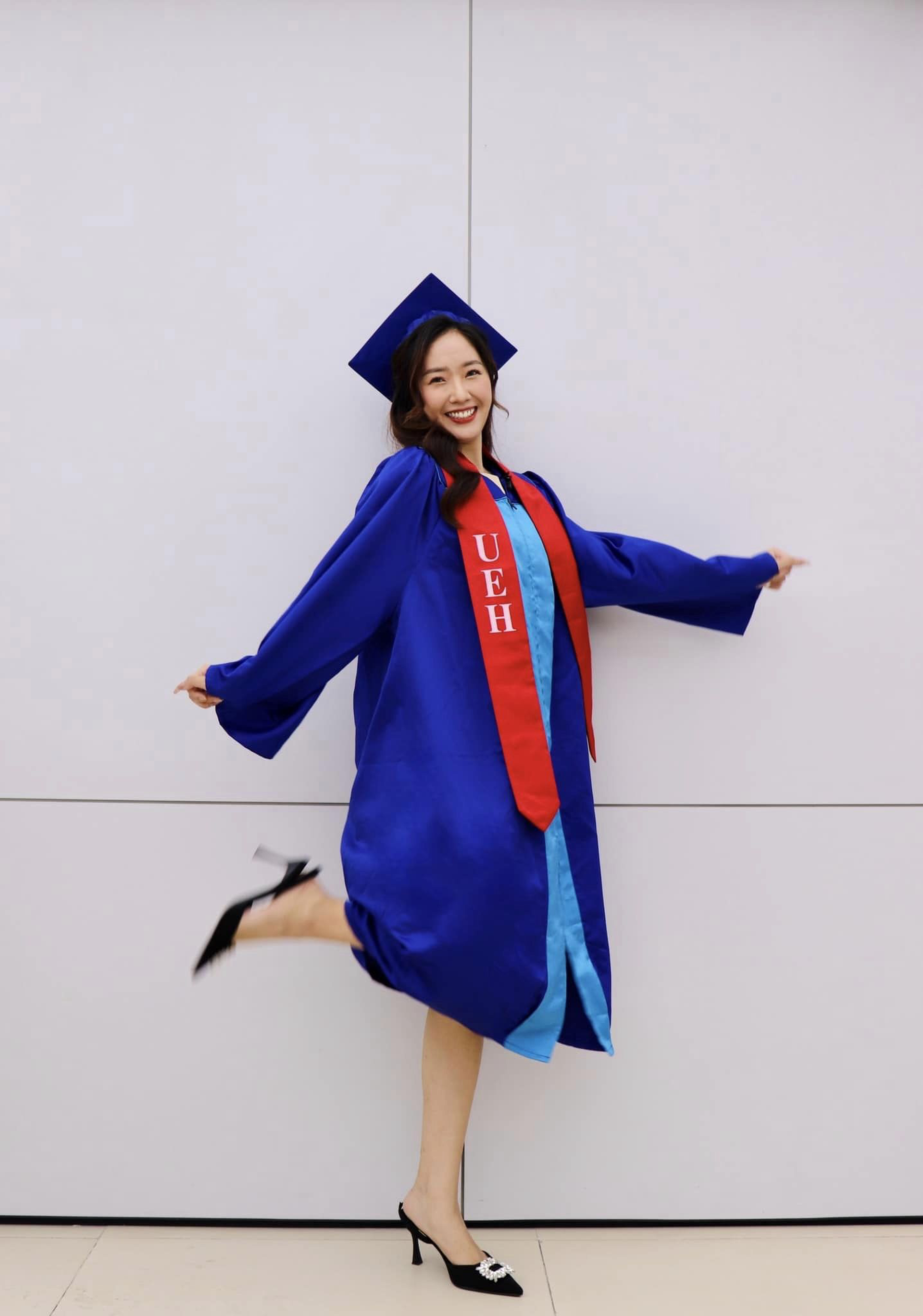MC song ngữ Nghệ An: Năm mới muốn trở thành chú rồng dám bay cao nghĩ lớn - 3 MC song ngữ Nghệ An: Năm mới muốn trở thành chú rồng dám bay cao nghĩ lớn - 3