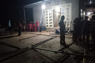 Theo mẹ ra rẫy, hai chị em đuối nước thương tâm