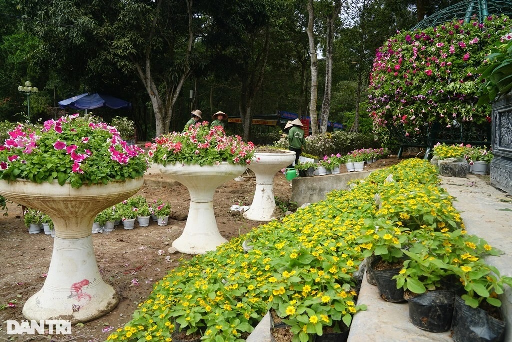 Nắng ấm đầu hè, du khách đổ về Sầm Sơn ngày cuối tuần - 12 Nắng ấm đầu hè, du khách đổ về Sầm Sơn ngày cuối tuần - 12