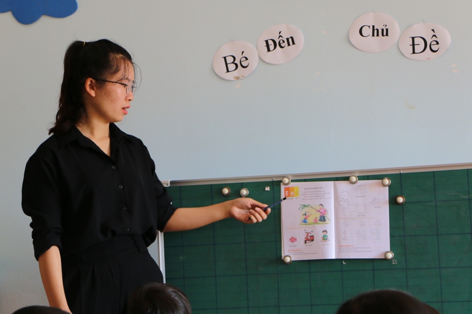 Hai cô giáo trẻ “gửi” tuổi thanh xuân ở nơi không điện, không sóng di động - 1 Hai cô giáo trẻ “gửi” tuổi thanh xuân ở nơi không điện, không sóng di động - 1