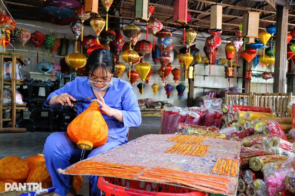Nghệ nhân 91 tuổi mang đèn lồng Hội An ra thế giới - 3 Nghệ nhân 91 tuổi mang đèn lồng Hội An ra thế giới - 3