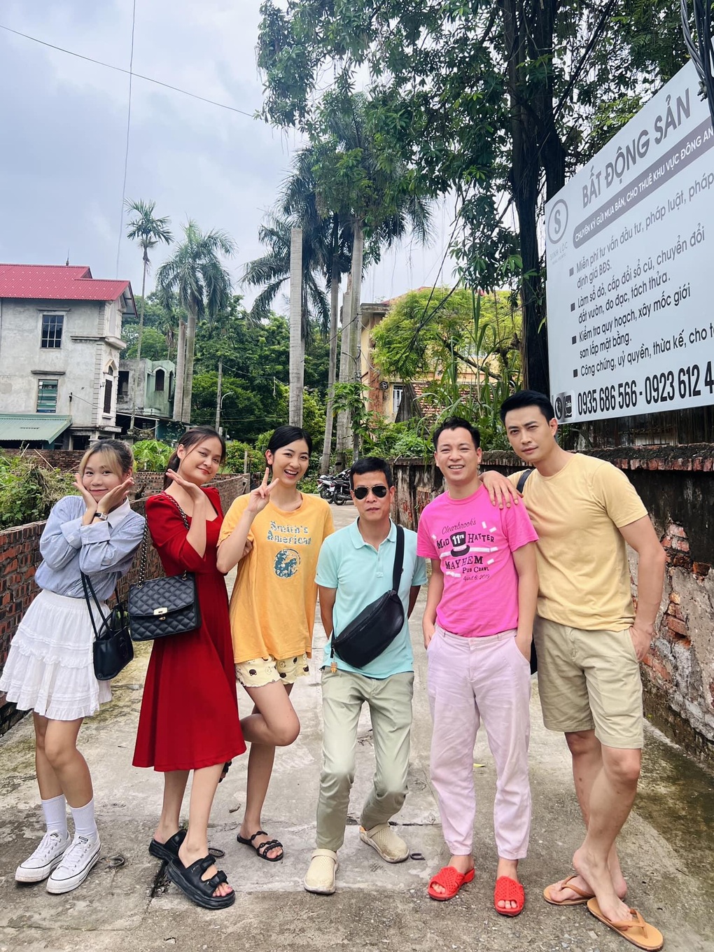 Doãn Quốc Đam mặc áo ướt đẫm mồ hôi giữa thời tiết Hà Nội - 9 Doãn Quốc Đam mặc áo ướt đẫm mồ hôi giữa thời tiết Hà Nội - 9