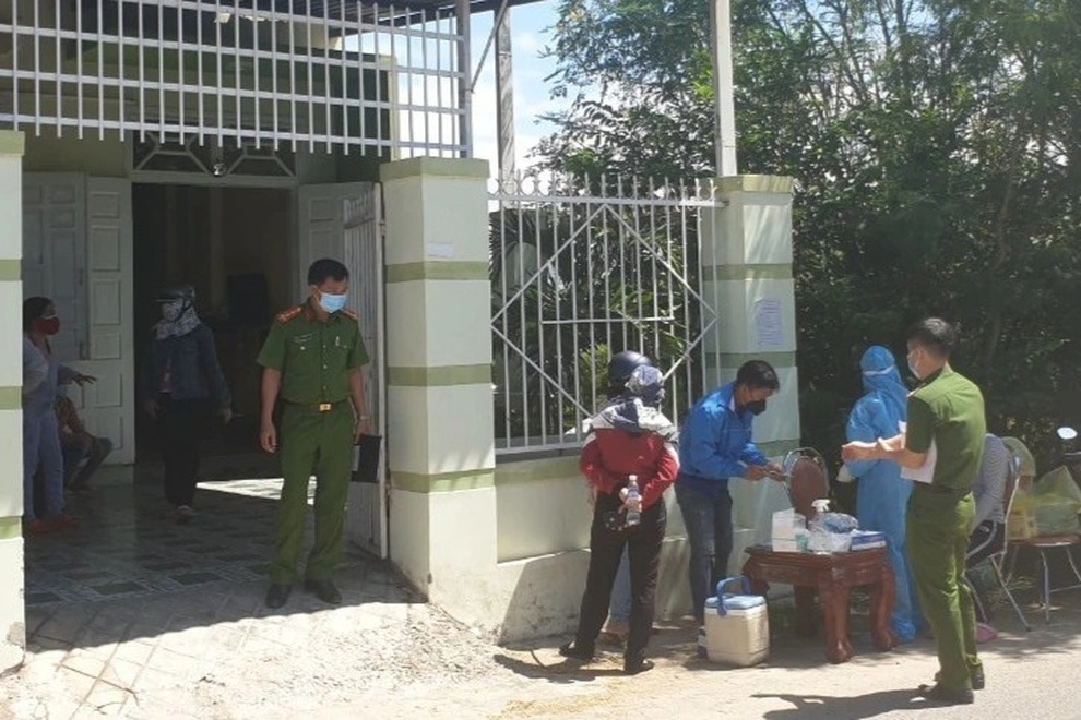 Ba mẹ con tử vong thương tâm trong nhà kho - 1 Ba mẹ con tử vong thương tâm trong nhà kho - 1