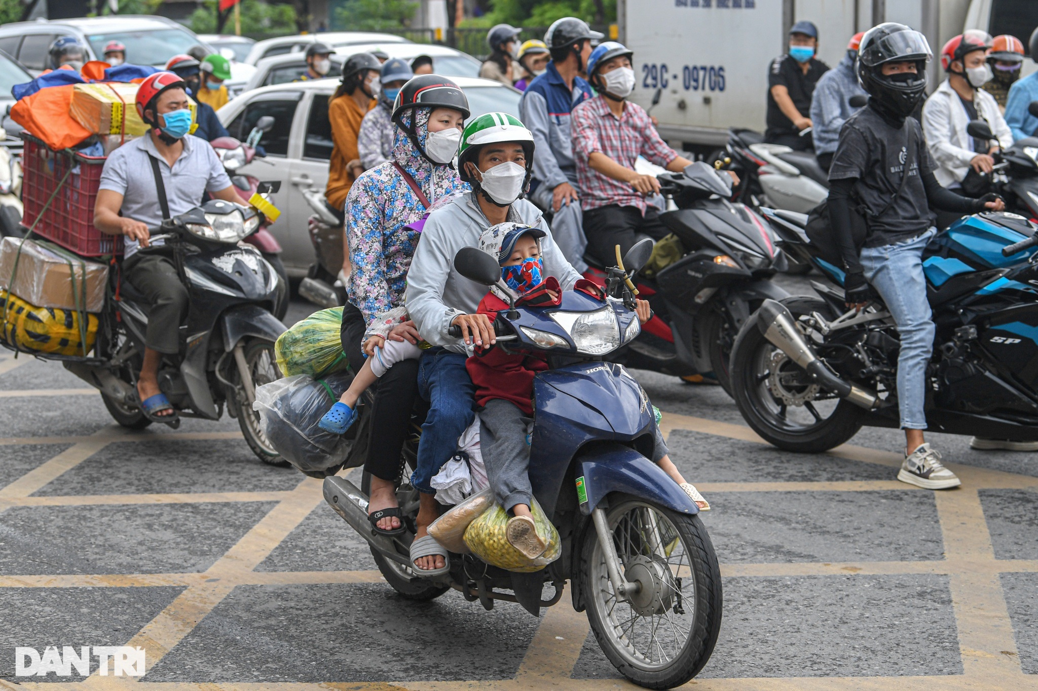 Đường thông thoáng, người dân thoát khổ trong ngày trở lại Hà Nội - 6