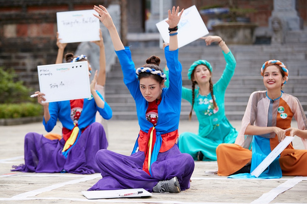Phương Mỹ Chi nhầm Ấn Độ ở châu Phi và loạt sao hổng kiến thức khó đỡ - 12 Phương Mỹ Chi nhầm Ấn Độ ở châu Phi và loạt sao hổng kiến thức khó đỡ - 12