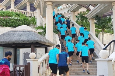 Tuyển thủ Việt Nam lần đầu đi mua sắm ở Dubai