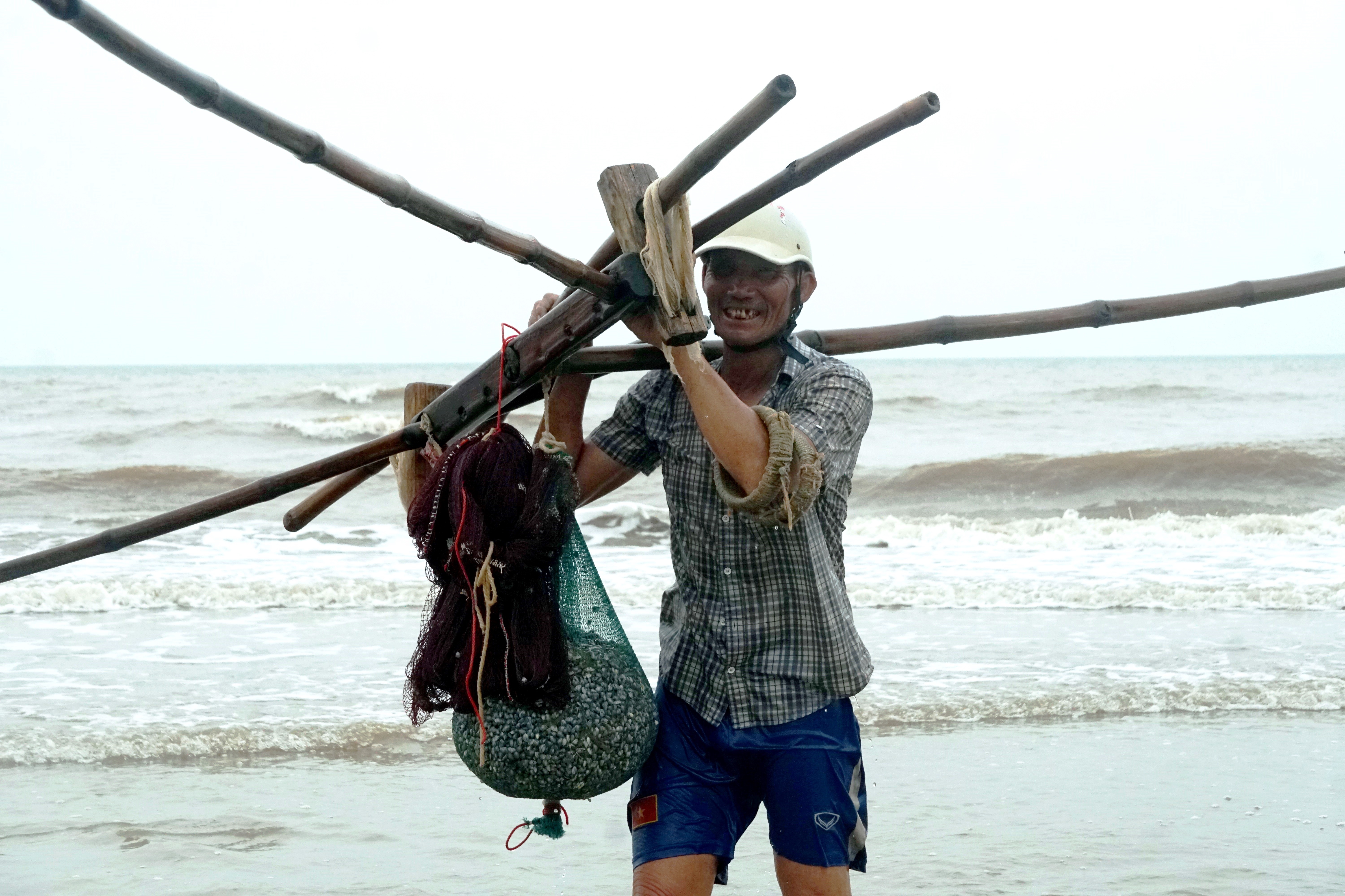 Độc chiêu nối dài đôi chân của ngư dân khi mưu sinh - 4 Độc chiêu nối dài đôi chân của ngư dân khi mưu sinh - 4