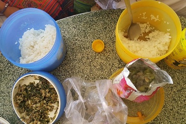 “Cô ơi! Em đã nhịn đói từ hôm qua tới nay rồi”