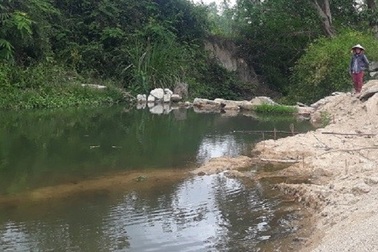 3 anh em họ tử vong thương tâm khi ra suối chơi