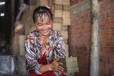 Nghề "cạp đất mà ăn" bên dòng Cổ Chiên