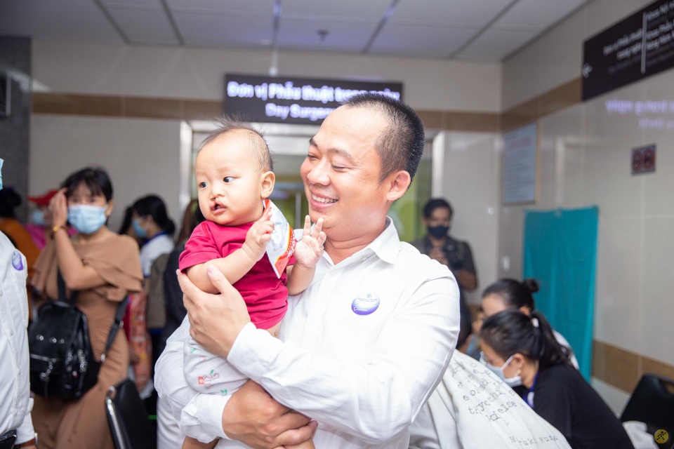 Điện Máy Xanh và LG trao 1,5 tỷ đồng cho Operation Smile, mang nụ cười trọn vẹn cho trẻ em hở hàm ếch - 4 Điện Máy Xanh và LG trao 1,5 tỷ đồng cho Operation Smile, mang nụ cười trọn vẹn cho trẻ em hở hàm ếch - 4