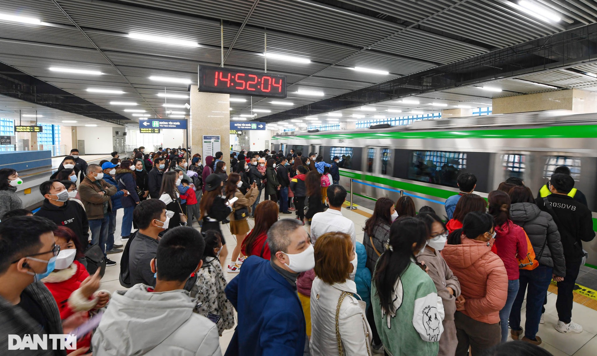 Hàng trăm nghìn lượt người du xuân trên tàu Cát Linh - Hà Đông dịp Tết - 6 Hàng trăm nghìn lượt người du xuân trên tàu Cát Linh - Hà Đông dịp Tết - 6