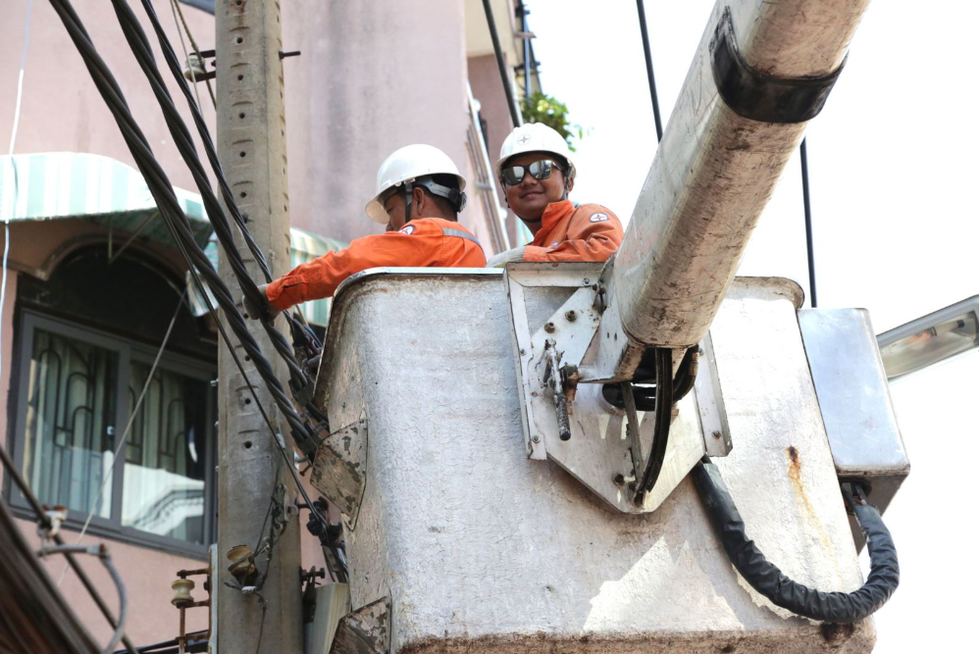 Tết không nghỉ của những người giữ ánh sáng - 6 Tết không nghỉ của những người giữ ánh sáng - 6