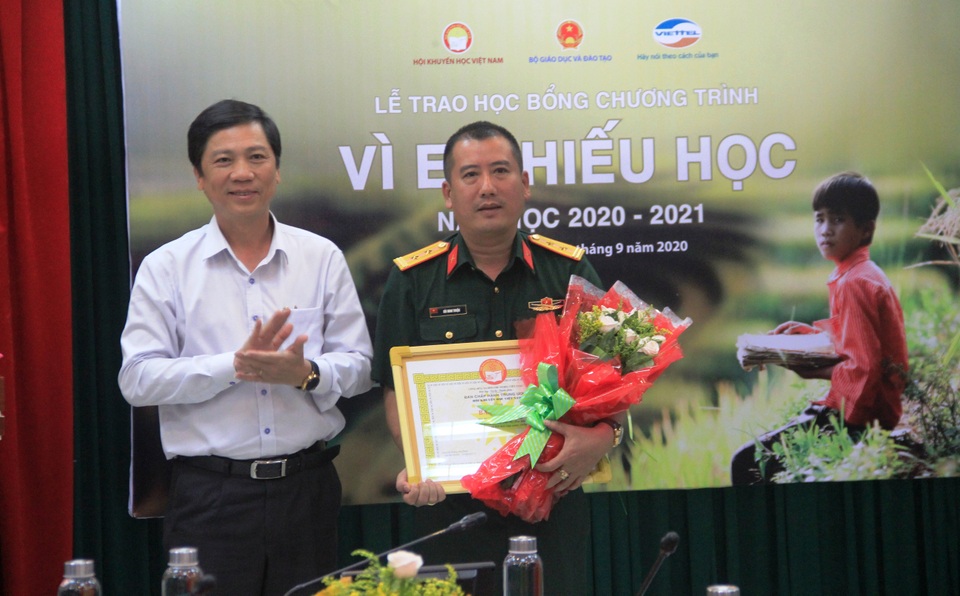 Học bổng “Vì em hiếu học” tiếp sức cho học sinh nghèo Quảng Trị - 3 Học bổng “Vì em hiếu học” tiếp sức cho học sinh nghèo Quảng Trị - 3