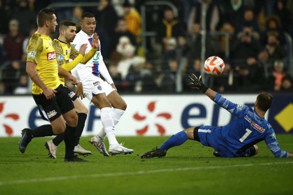 Mbappe rực sáng ghi 5 bàn trong chiến thắng 7-0 của PSG - 2 Mbappe rực sáng ghi 5 bàn trong chiến thắng 7-0 của PSG - 2