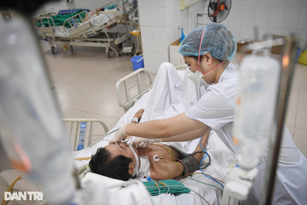 Hà Nội: Người đàn ông phổi trắng xóa vì căn bệnh triệu chứng giống Covid-19 - 1 Hà Nội: Người đàn ông phổi trắng xóa vì căn bệnh triệu chứng giống Covid-19 - 1