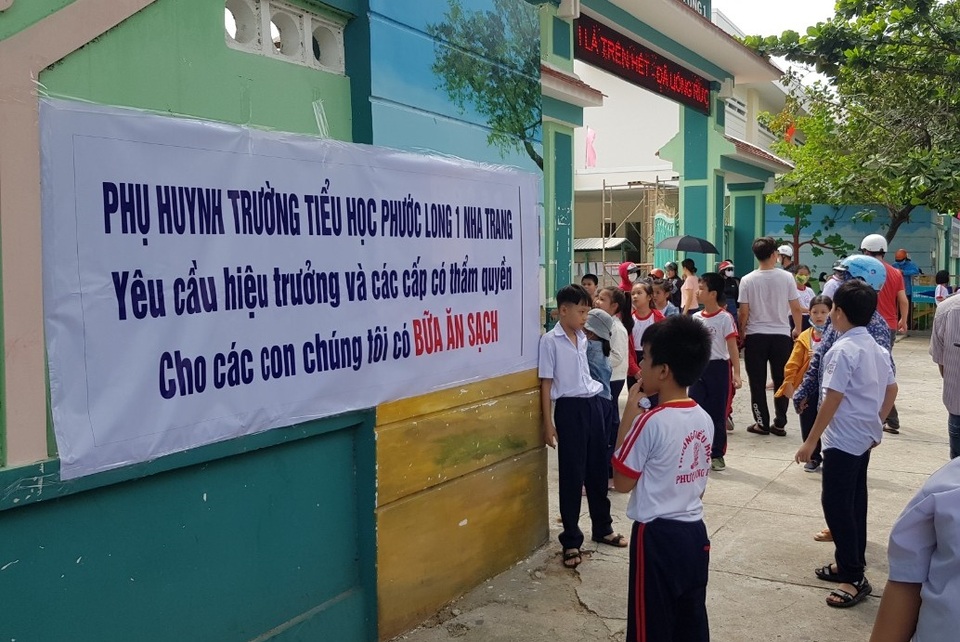Khánh Hòa: Hiệu trưởng phải chịu trách nhiệm nếu xảy ra ngộ độc thực phẩm - 1 Khánh Hòa: Hiệu trưởng phải chịu trách nhiệm nếu xảy ra ngộ độc thực phẩm - 1
