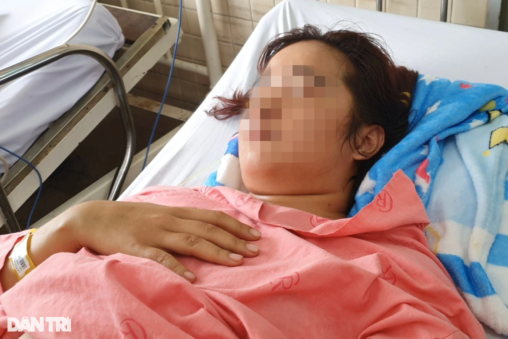 Cô gái 24 tuổi thủng vùng kín nguy kịch, phải cấp cứu ở 3 bệnh viện - 1 Cô gái 24 tuổi thủng vùng kín nguy kịch, phải cấp cứu ở 3 bệnh viện - 1