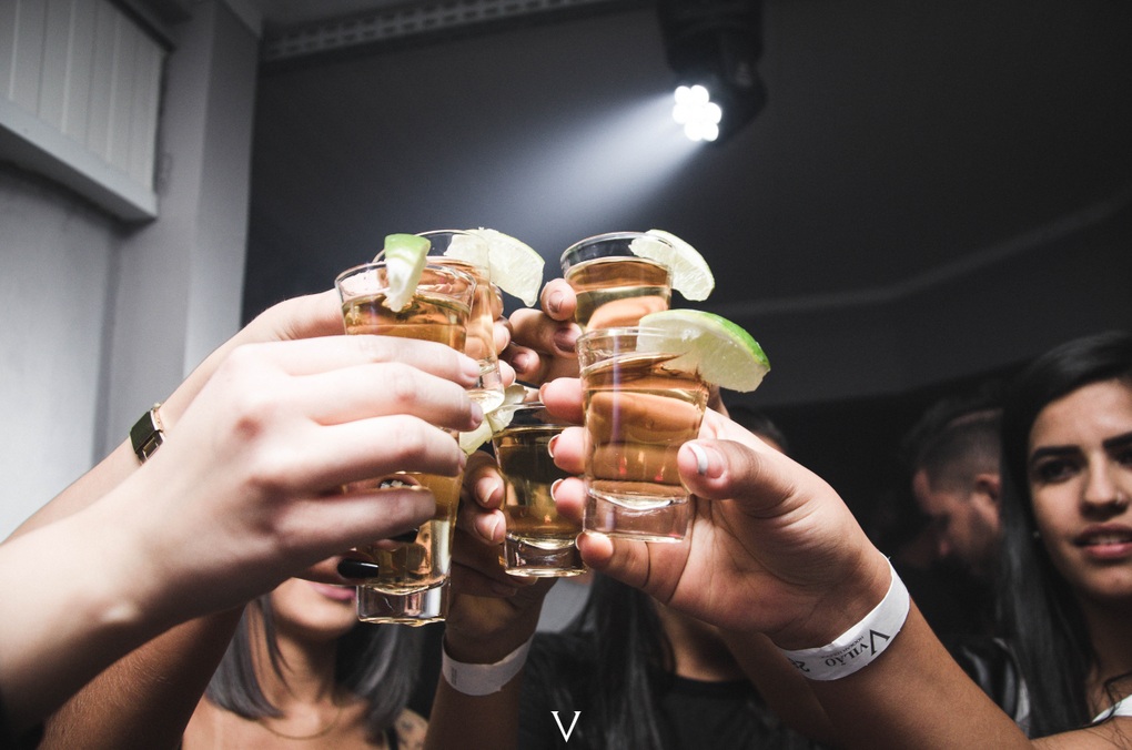 Sinh viên làm thêm quán bar bị gạ tình, chuốc rượu để đổi tiền - 3 Sinh viên làm thêm quán bar bị gạ tình, chuốc rượu để đổi tiền - 3