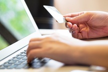 Nhịn ăn, thức trắng canh sale: Đêm Black Friday kiếm 100 triệu đồng