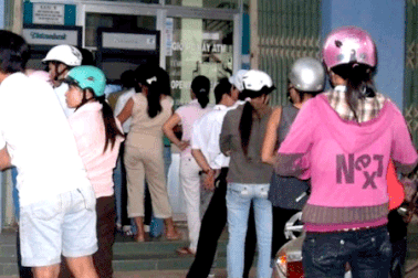ATM dịp Tết: Tiền không ra nhưng trong tài khoản vẫn bị trừ