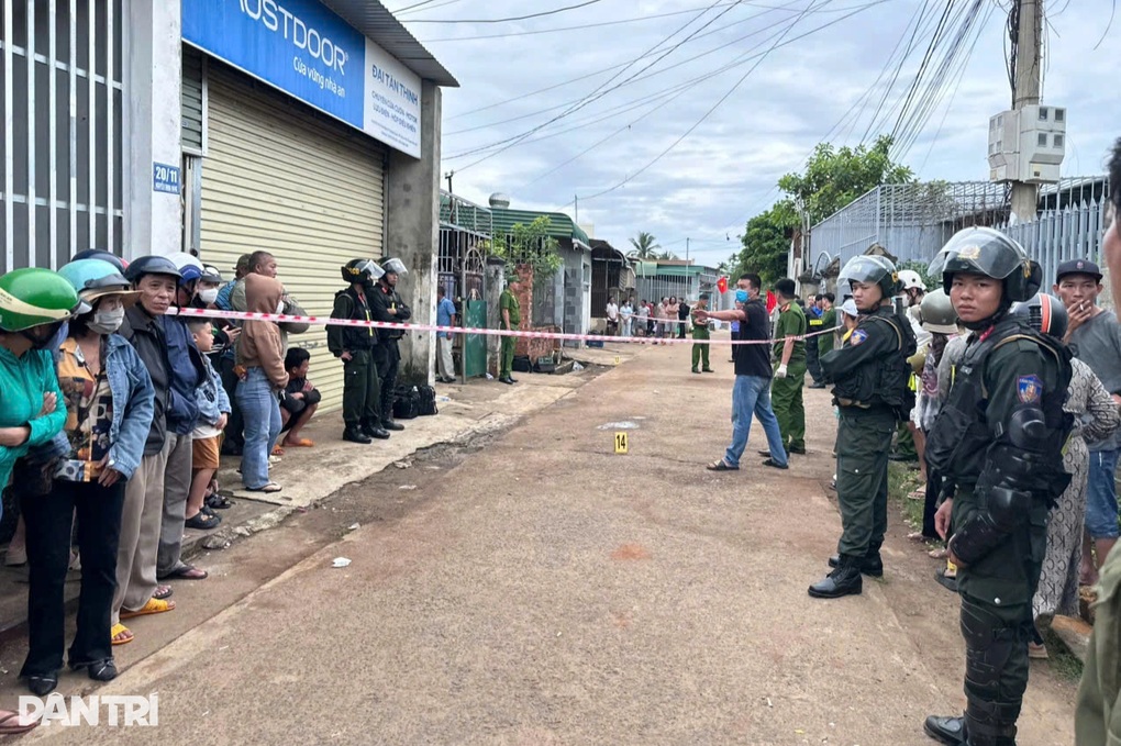 Vụ thảm sát tại Đắk Lắk: Hung thủ năn nỉ công an cho hút ma túy vì vã quá - 2 Vụ thảm sát tại Đắk Lắk: Hung thủ năn nỉ công an cho hút ma túy vì vã quá - 2