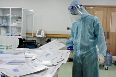 Xúc động bài thơ làm vội sau ca chăm sóc BN Covid-19 của nam điều dưỡng